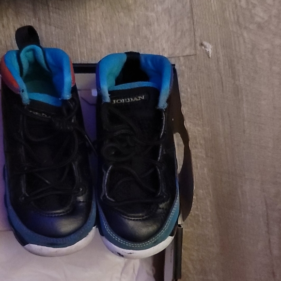 Jordan and Converse - Picture 3 of 11